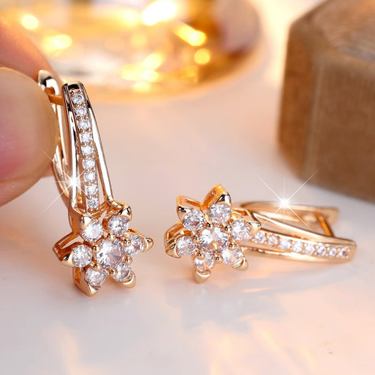 Aretes de Circón Floral con Diamantes Completos - Diseño Europeo de Alta Gama - Image 4