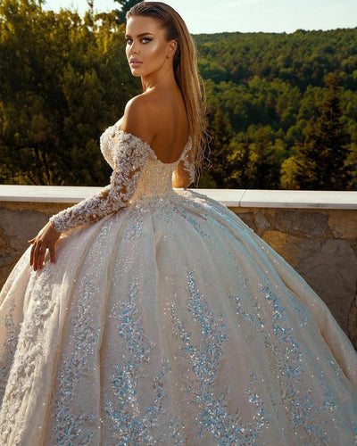 Vestido de Novia Largo Brillante con Lentejuelas, Cintura Ajustada y Espalda Descubierta - Image 9