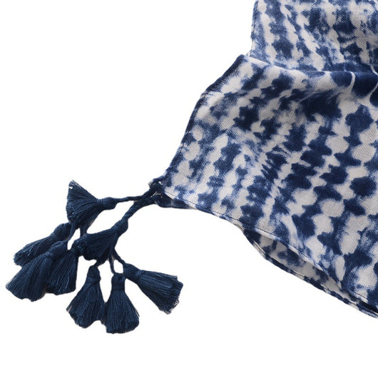 Pañuelo Tie-Dye Azul y Blanco de Algodón y Lino - Protección Solar Retro para Viajes - Image 5