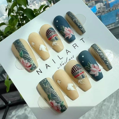 Manicura Artesanal Estilo Tang Chino con Diseño Pintado a Mano