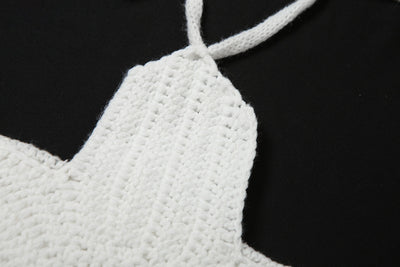 Camiseta Tejida con Escote Halter y Detalles Recortados en Encaje - Image 10