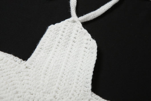 Camiseta Tejida con Escote Halter y Detalles Recortados en Encaje - Image 10