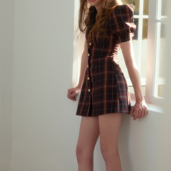 Vestido Retro para Dama con Solapa Contrastante y Cintura Ajustada