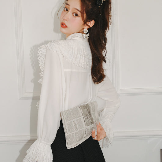 Blusa Suelta con Mangas Acampanadas de Encaje - Image 3