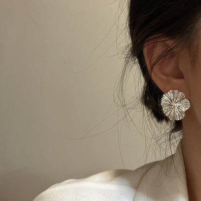Aretes de Plata 925 Flor Grande Texturizada Estilo Coreano - Image 3