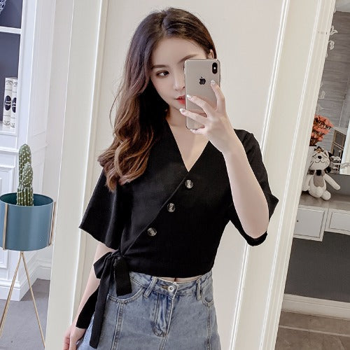 Blusa Escote V Botones Irregulares Manga Corta