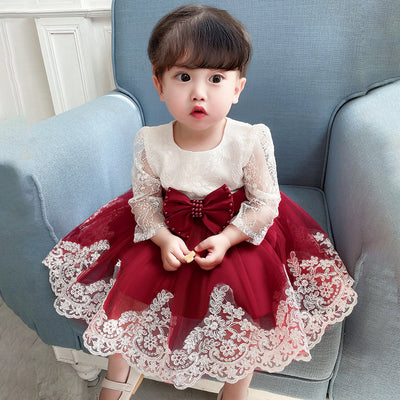 Bata Clínica con Detalles de Encaje y Costuras Reforzadas - Image 8