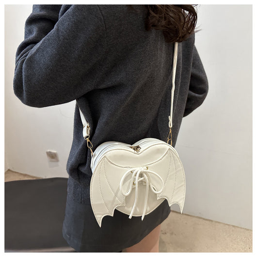 Bolso Bandolera con Diseño de Alas de Murciélago y Corazón - Image 22
