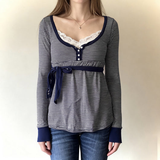 Blusa Rayada de Cintura Alta con Detalle de Encaje y Manga Larga Versátil - Image 2