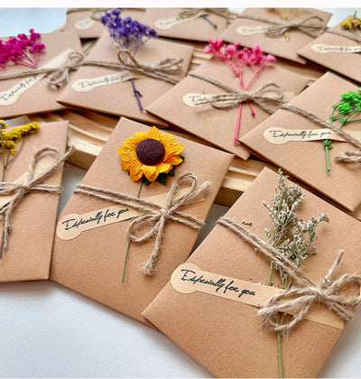 Tarjeta de Agradecimiento con Flores Secas y Cielo Estrellado - Image 33