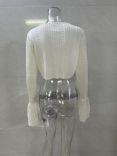 Blusa Corta Tejida con Mangas Acampanadas y Cortes Atrevidos - Image 36