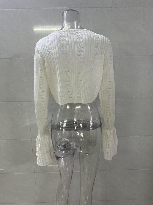 Blusa Corta Tejida con Mangas Acampanadas y Cortes Atrevidos - Image 36