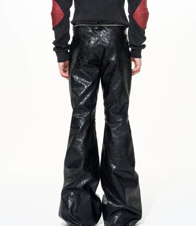Pantalones de Cuero Texturado Negro con Corte Acampanado - Image 4