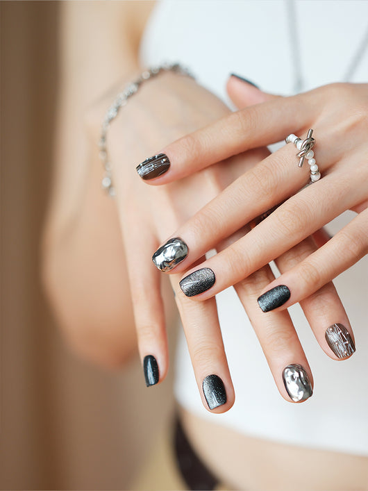 Armadura de Estilo Oscuro Minimalista para Mujer - Diseño Elegante y Versátil - Image 10