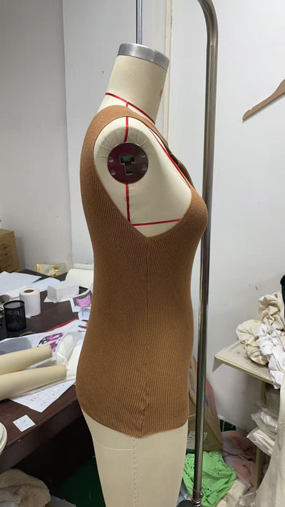 Chaleco Tejido Elegante con Escote Cruzado y Tirantes Finos - Image 15