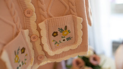 Cardigan Escolar Niña con Bolsillos y Cuello Redondo - Image 7
