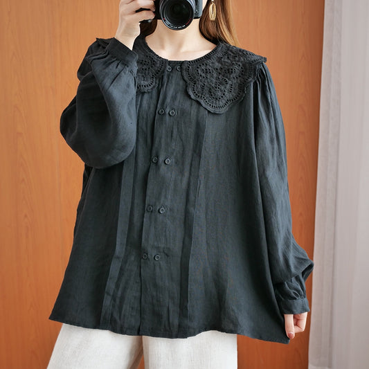 Blusa Elegante con Cuello de Encaje, Doble Botonadura y Mangas Largas