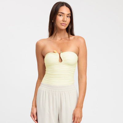 Blusa Escotada sin Espalda con Pliegues y Detalles en Ágata - Image 15