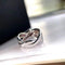 Anillo de Diamante con Lazo Tridimensional Ruby - Lujo Minimalista