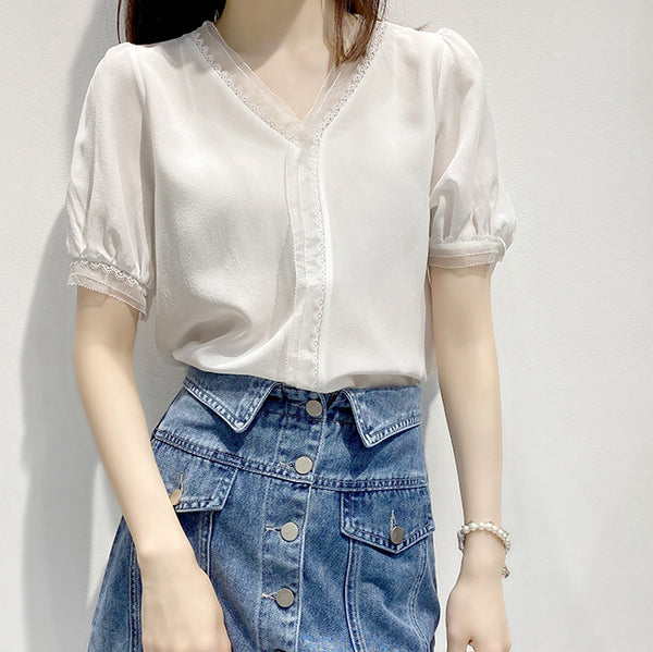 Blusa Suelta con Cuello V y Mangas Abullonadas - Diseño Exclusivo en Encaje