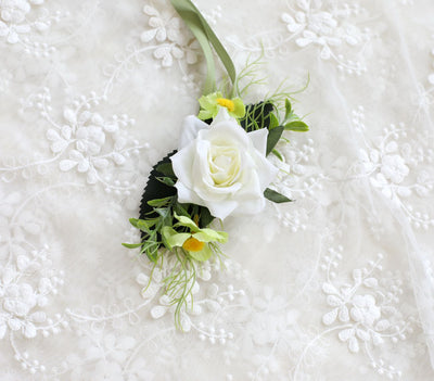 Empaque de Regalo con Decoración Floral y Rosas Simuladas - Image 3