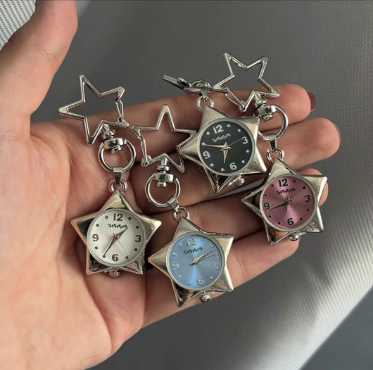 Reloj Pentágrama Elegante con Llavero Trébol