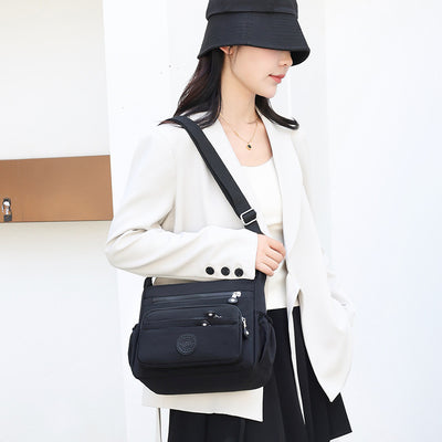 Bolsa Crossbody de Nylon Ligera con Gran Capacidad - Image 2