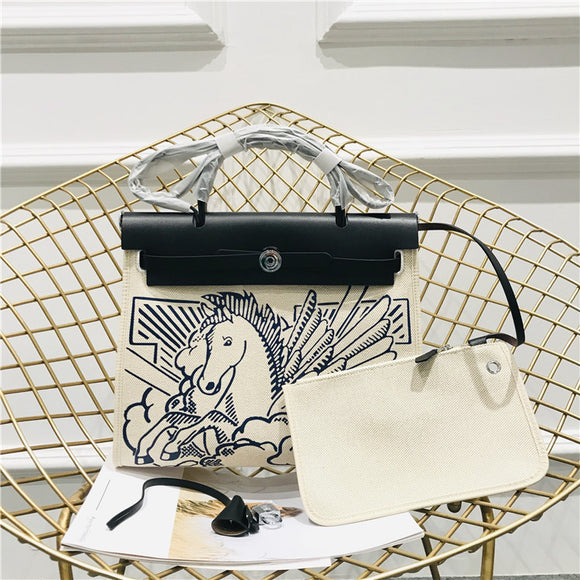 Bolso Kelly Canvas y Cuero con Correa Diagonal - Diseño Pegasus Graffiti