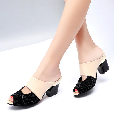 Sandalias de Tacón Cuadrado con Detalles de Strass en Charol - Image 21