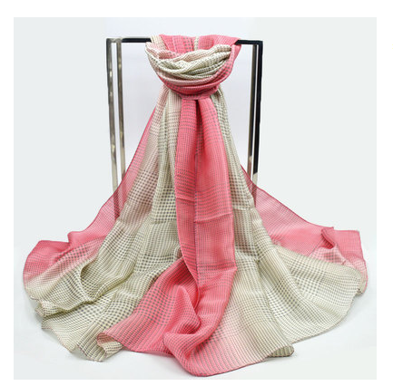 Chal de Seda Salvaje para Mujer Madura - Elegancia y Confort - Image 2