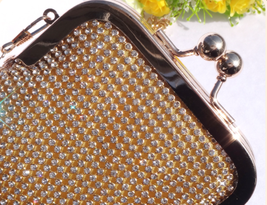 Bolso Mensajero Elegante con Cristales para Mujer - Versátil y Minimalista - Image 10
