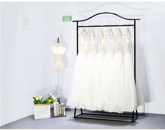 Perchero de Piso para Vestidos de Novia - Exhibidor Elegante de Lujo