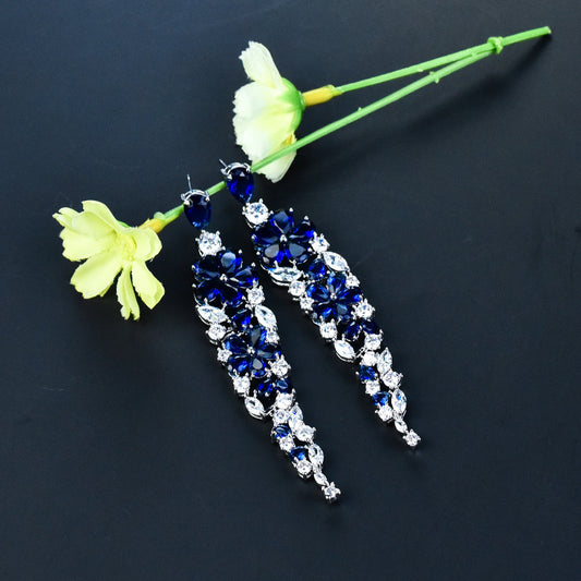 Aretes Largos de Flores con Borlas Elegantes