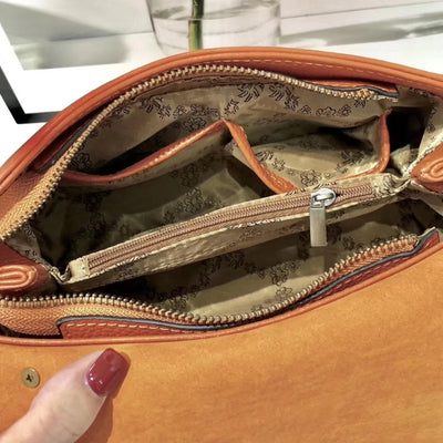 Bolso Bandolera de Cuero con Cadena - Diseño Versátil de Color Sólido - Image 15