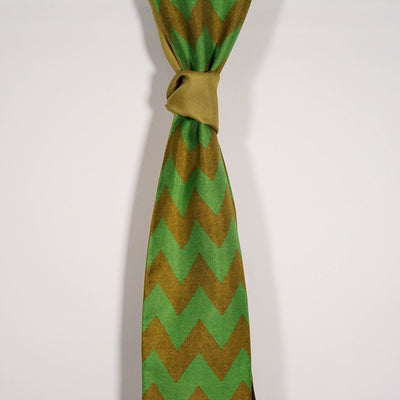 Pañuelo de Seda con Diseño Geométrico Verde - Image 8