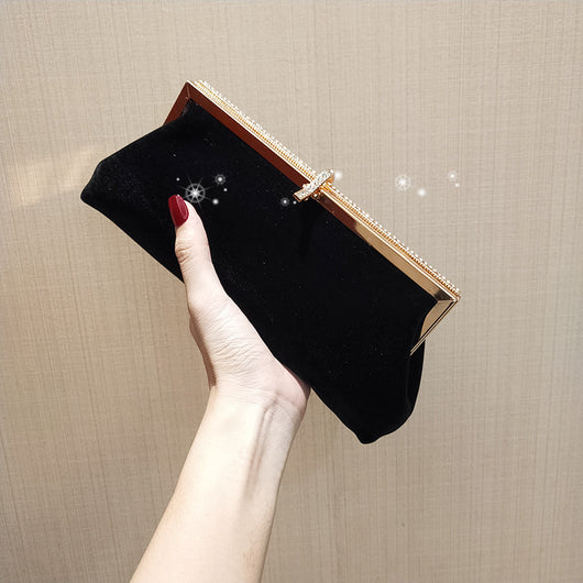 Bolso Clutch Negro con Terciopelo Diamantado y Correa Diagonal - Image 4