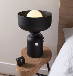 Lámpara de Mesita Moderna para Dormitorio con Diseño Creativo - Image 3