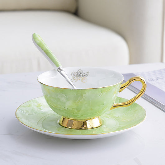 Juego de Café Minimalista en Porcelana Ósea con Filete Dorado - Image 3