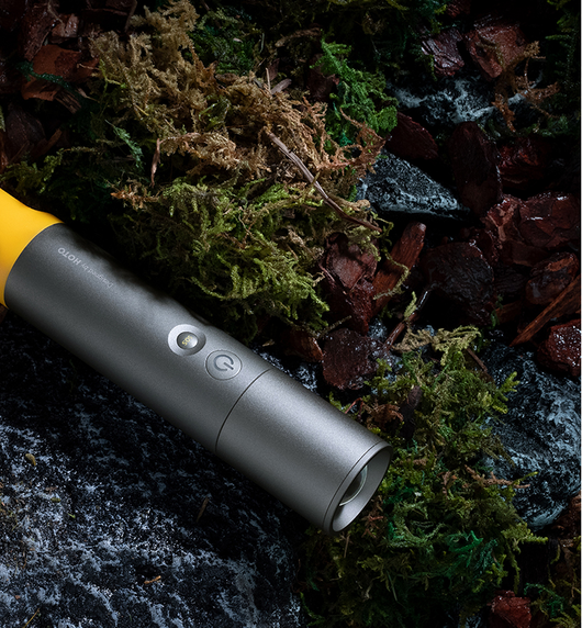 Linterna LED Recargable de Largo Alcance para Emergencias y Aventuras - Image 6