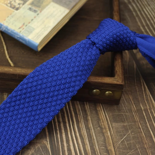 Corbata Tejida Estilo Universitario Angosta para Hombre y Mujer - Image 4
