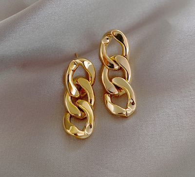 Aretes Geométricos Retorcidos en Metal Versátil - Image 13