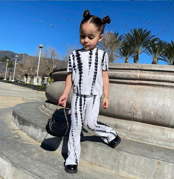 Conjunto de Verano para Niñas: Blusa Tie Dye Manga Corta y Pantalones Acampanados