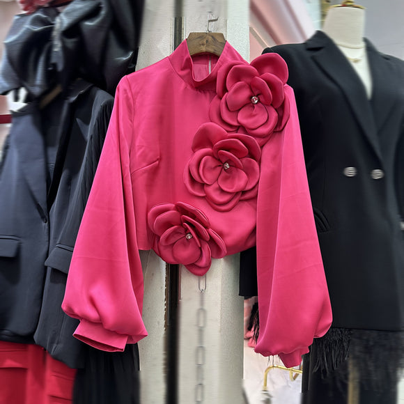 Blusa Acolchada con Flores - Diseño Ajustado y Hombros Reforzados