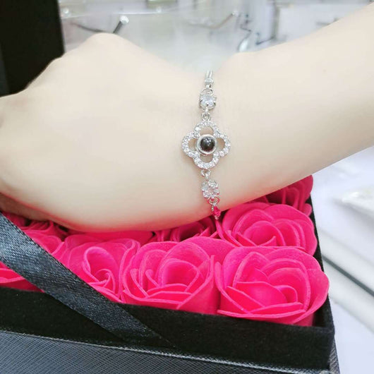 Pulsera Proyectora Te Amo en 100 Idiomas - Trébol de la Suerte - Image 6