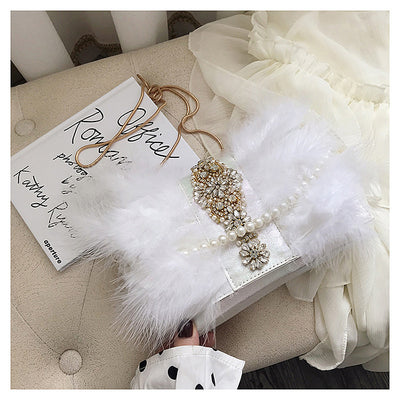 Bolso de Noche Elegante con Plumas de Avestruz y Cadena de Perlas - Image 18