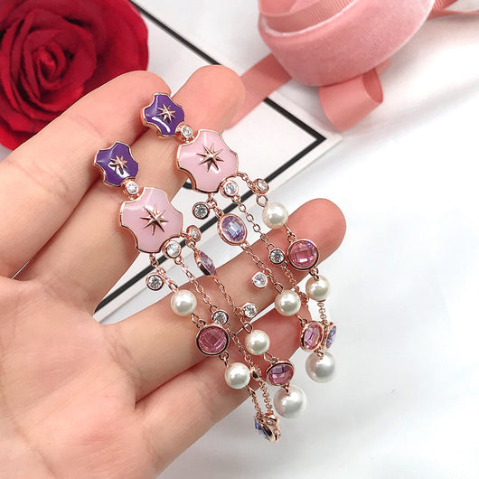 Aretes Estrella de Ocho Puntas Dorados con Diamantes y Borla de Perla