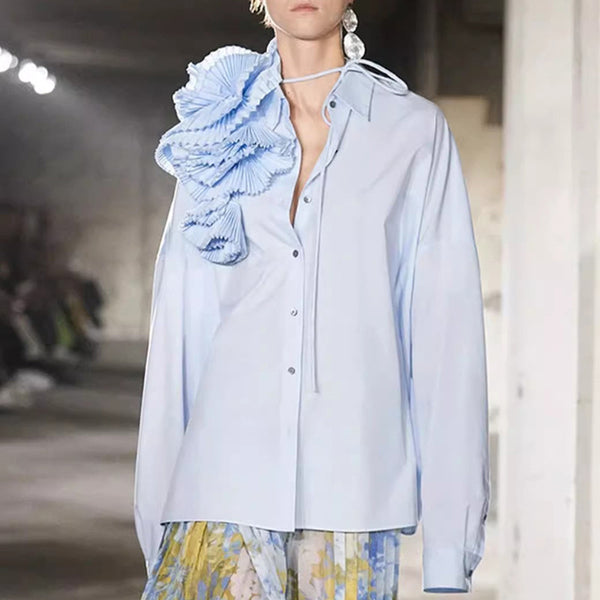Blusa Casual con Flores Tridimensionales y Detalles de Volantes