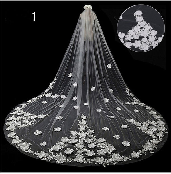 Vestido de Novia Lujo con Cola Larga y Velo de Hada Mágica - Image 9