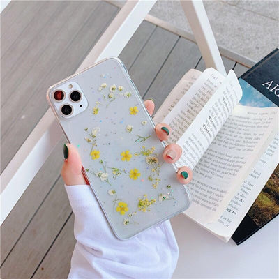 Funda para Celular Floral en Resina Epoxi Hecha a Mano - Image 3