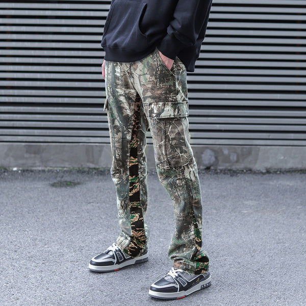 Overol Flare Hombre con Estampado Camuflaje y Costuras Decorativas